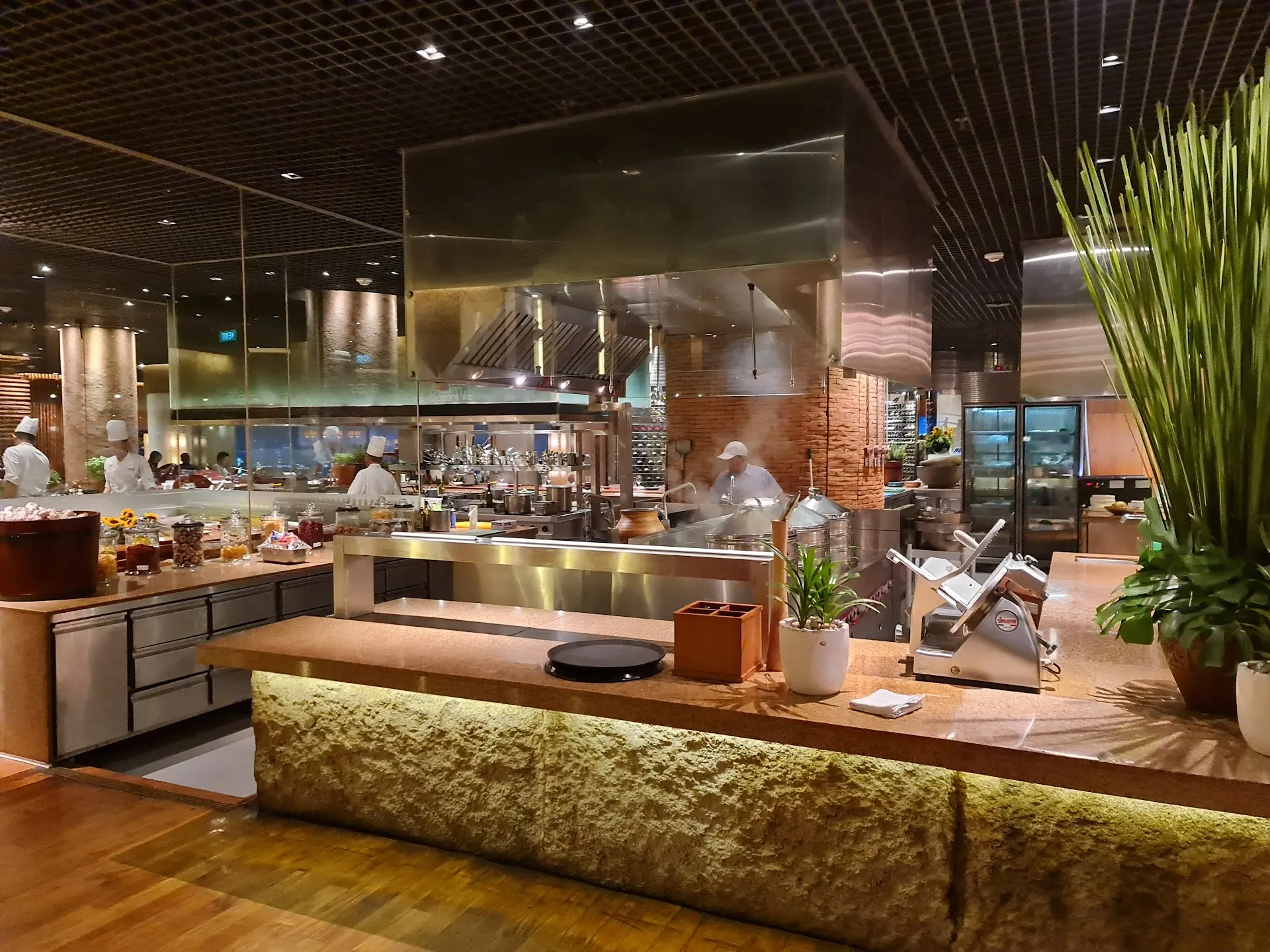 Makan di Grand Hyatt Jakarta habis 2 juta, tapi yang paling bikin nyesel bukan itu… 6