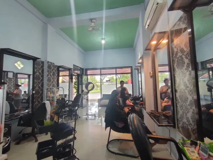 Rika salon 1