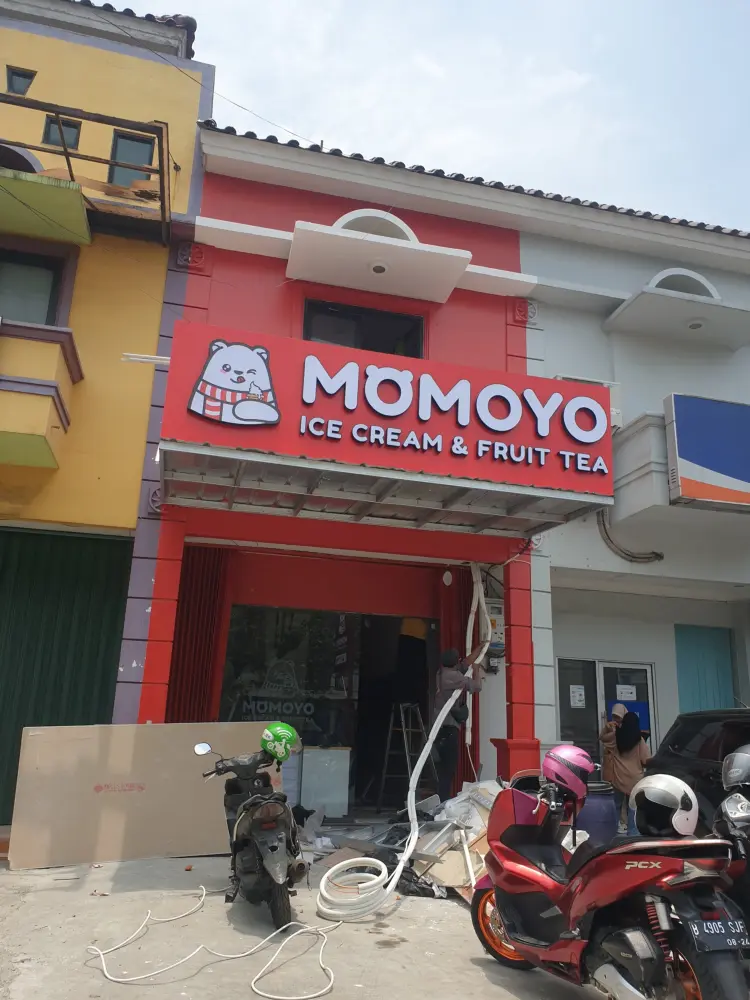 Momoyo Pasar Rebo 1