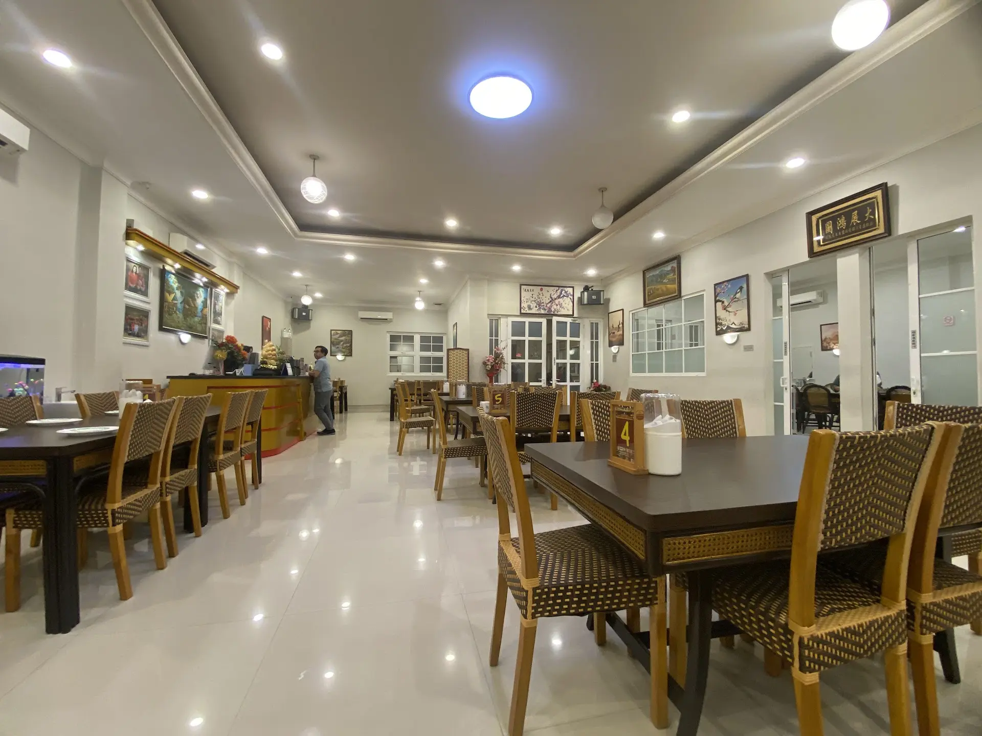 Warung Seafood Legendaris Makassar (Rating 4.7 Google), Rasanya Mantap tapi Anjay, Pelayannya Lebih Berasa Bos 1