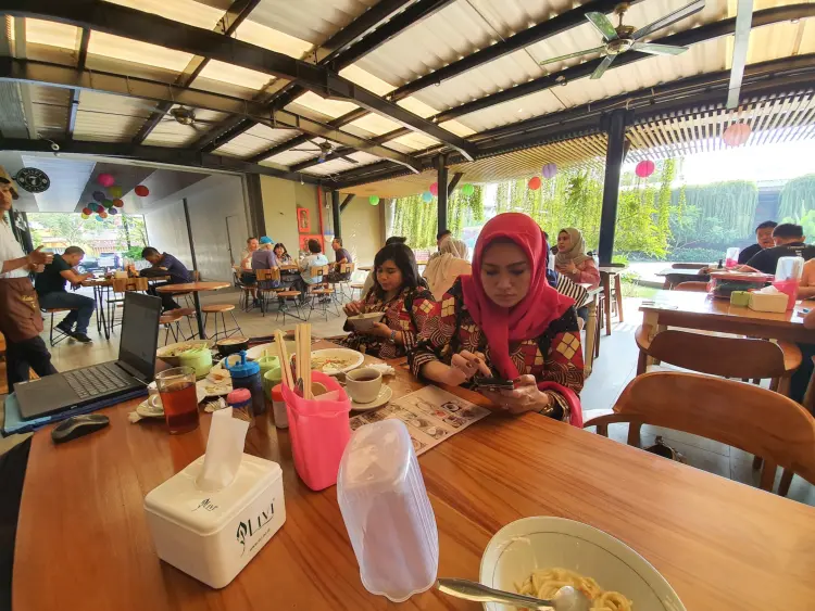 在巨港,别老盯着Pempek!这家老牌Kopitiam才是本地人的心头好