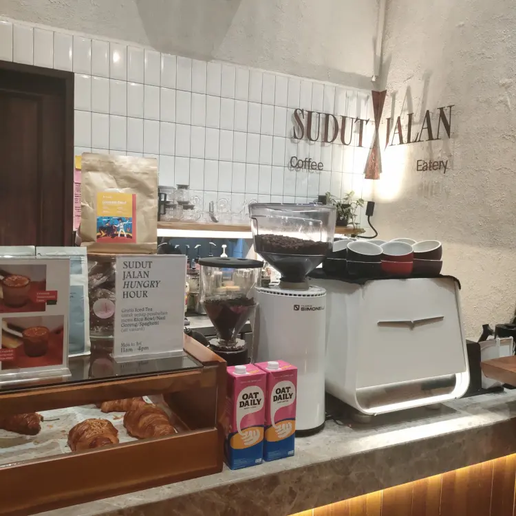 Sudut Jalan Coffee & Eatery 7