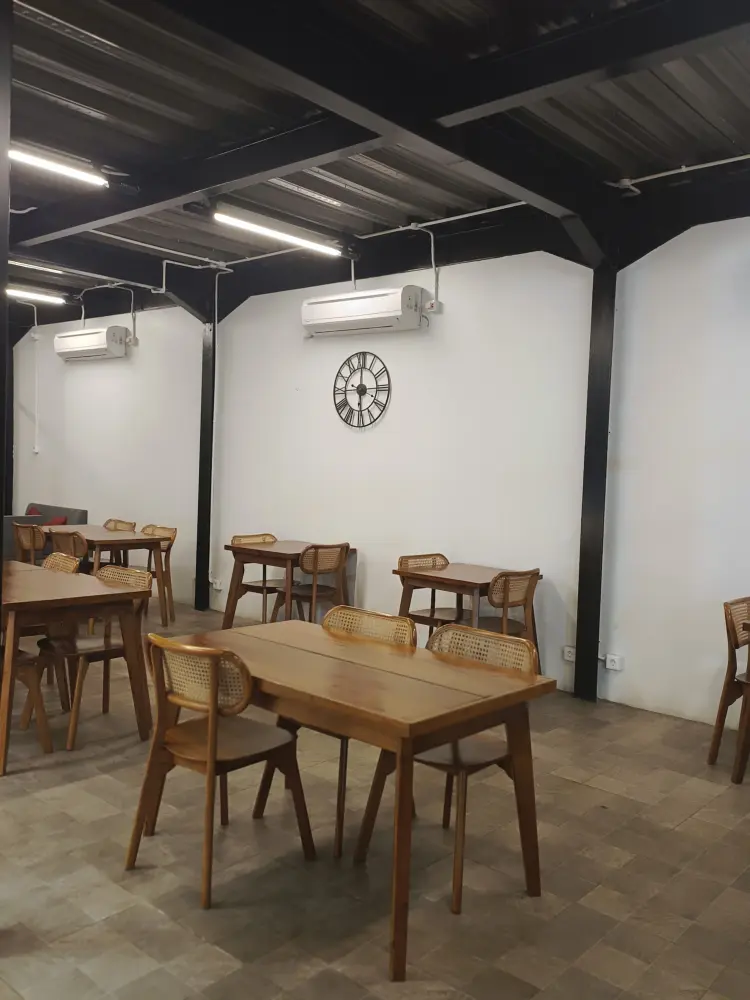 CALMA Coffee & Bistro 9