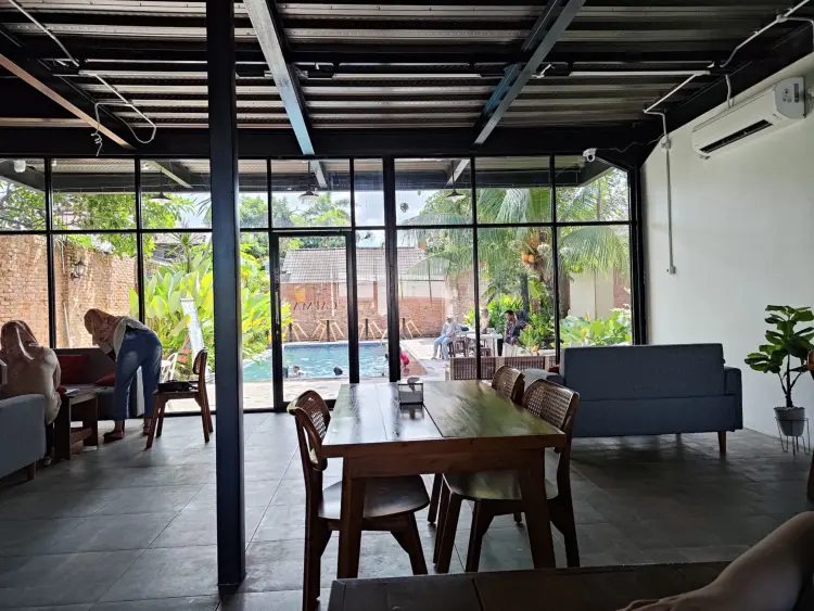 CALMA Coffee & Bistro 3