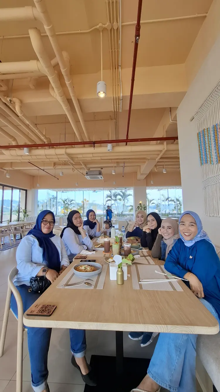 Lima Kitchen and View 6