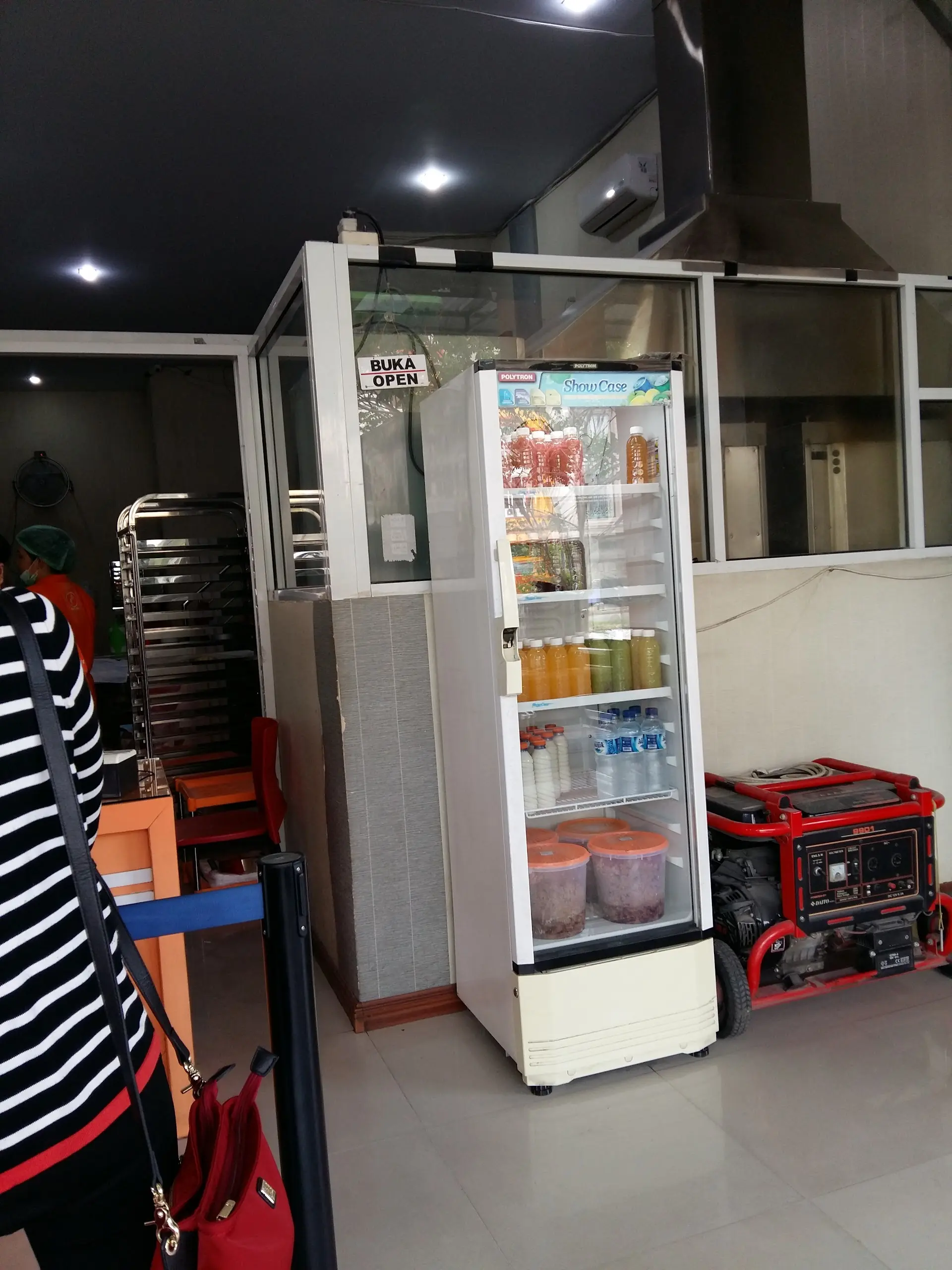 Oleh-oleh Lokal Medan paling Mantap? Siap-siap aja dibuat nangis sama pelayannya 😭 2