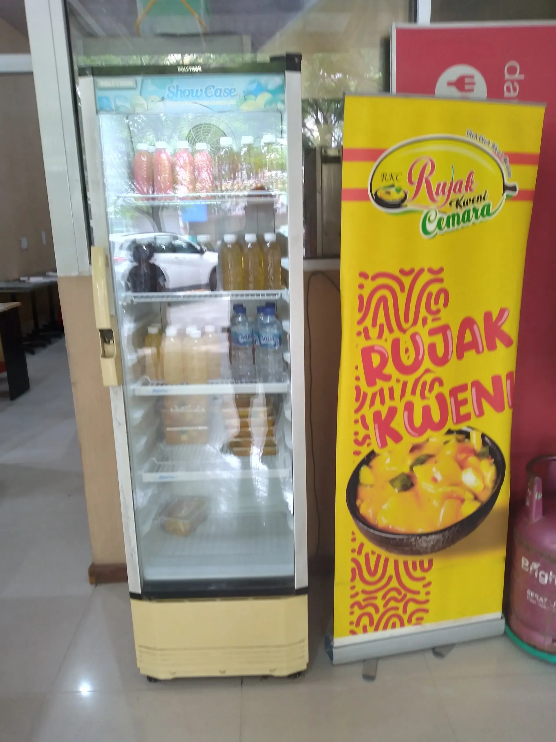 Oleh-oleh Lokal Medan paling Mantap? Siap-siap aja dibuat nangis sama pelayannya 😭 3