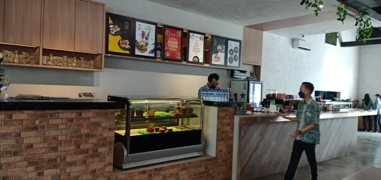 PEOPLE'S PLACE CAFE Medan 4