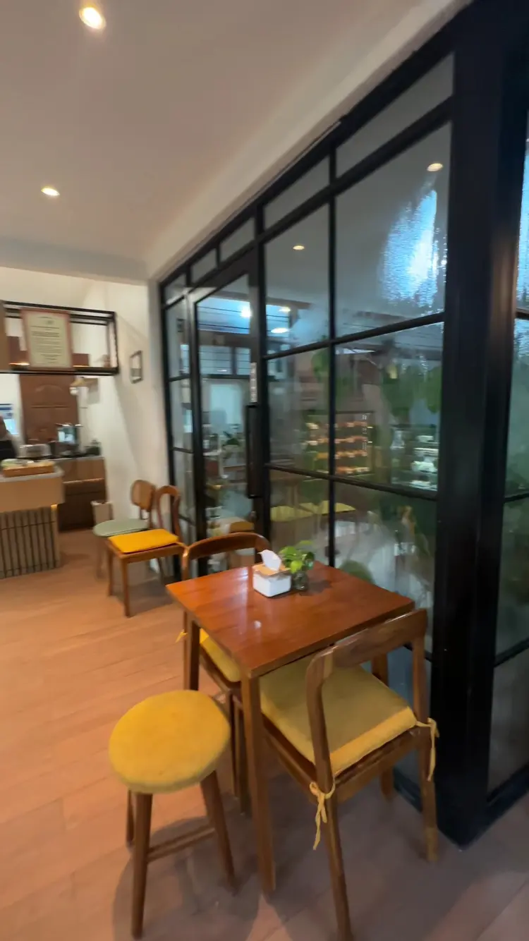 La Visione Patisserie (Women Cafe) 8