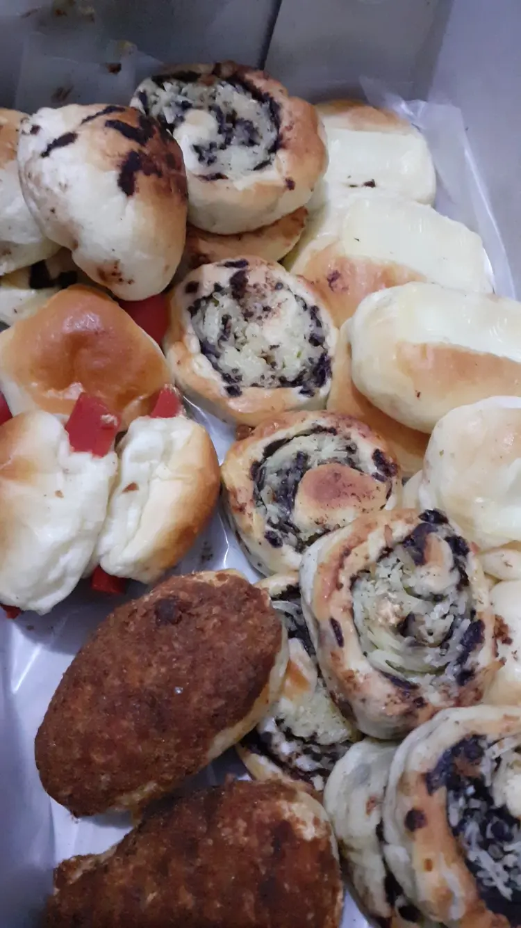 Roti Unyil Venus Bakery - Siliwangi 8