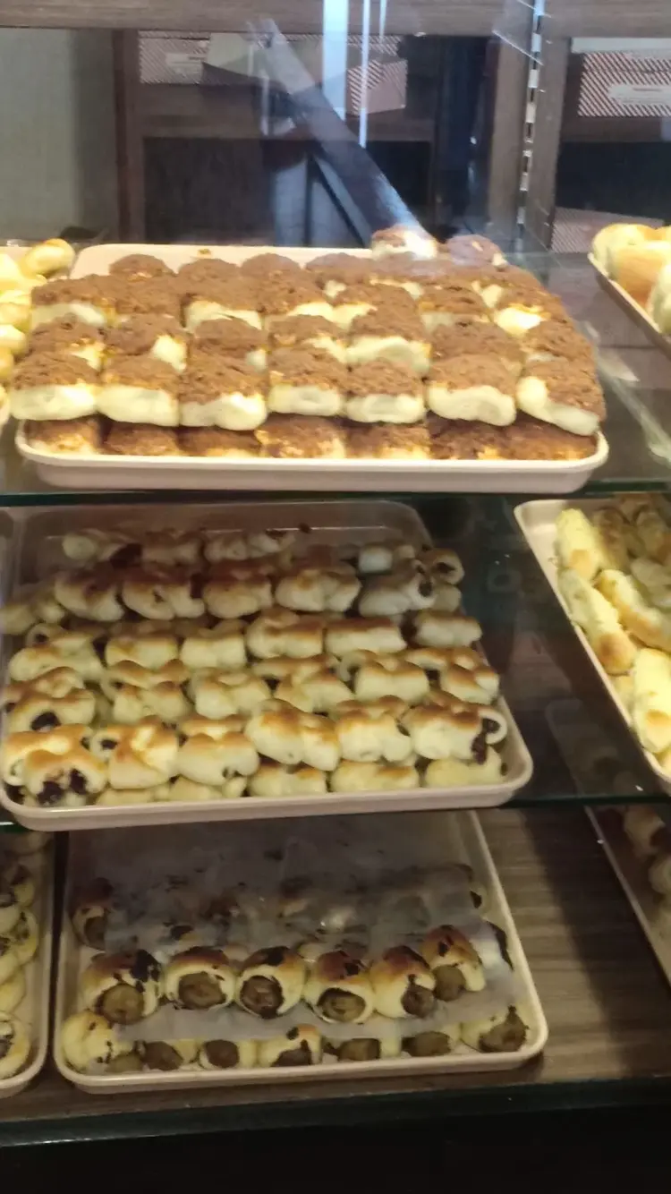 Roti Unyil Venus Bakery - Siliwangi 3