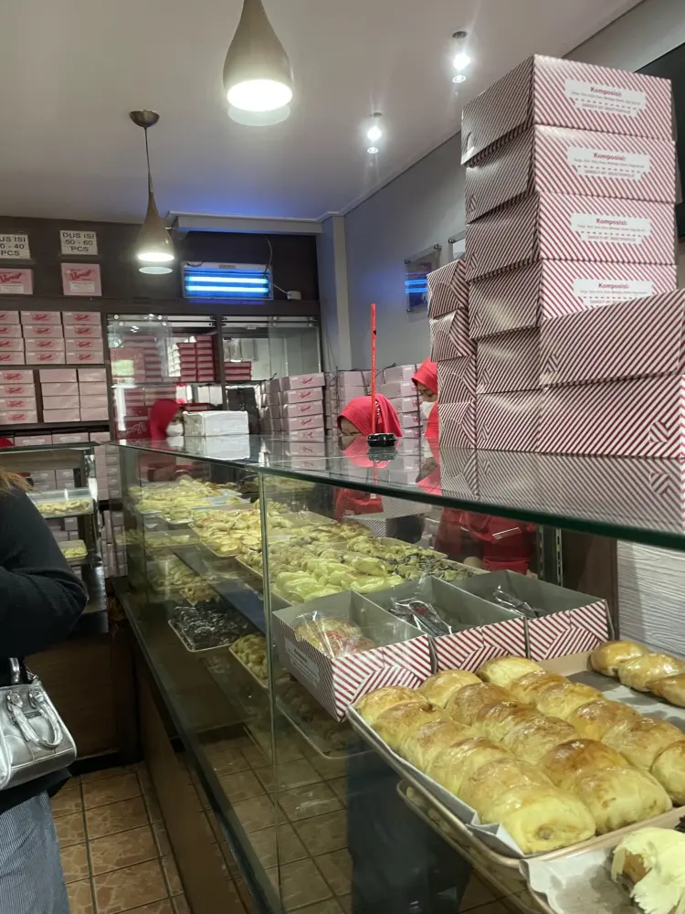 Roti Unyil Venus Bakery - Siliwangi 6