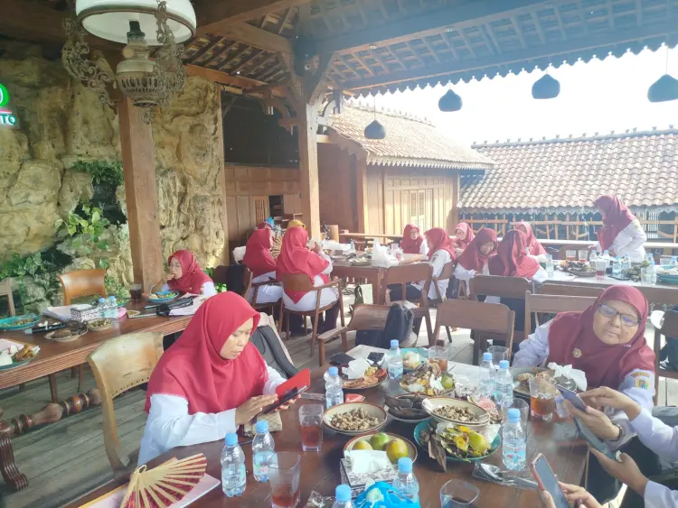 Koito Resto & Cafe By Kandang Koi Farm 7