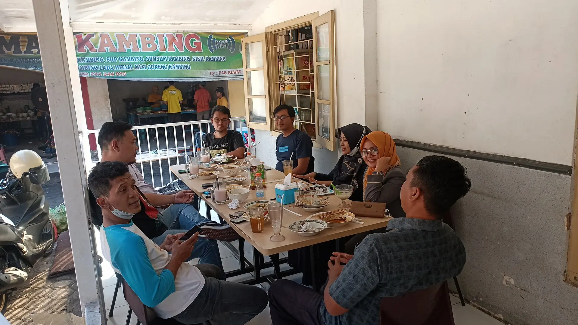 火车站对面的传奇羊肉，连不吃羊的都被征服？但…先做好排队准备！ 1