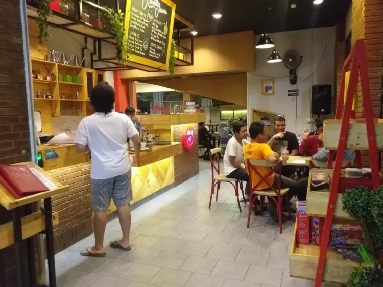 Whatsup Cafe Dave Depok 2