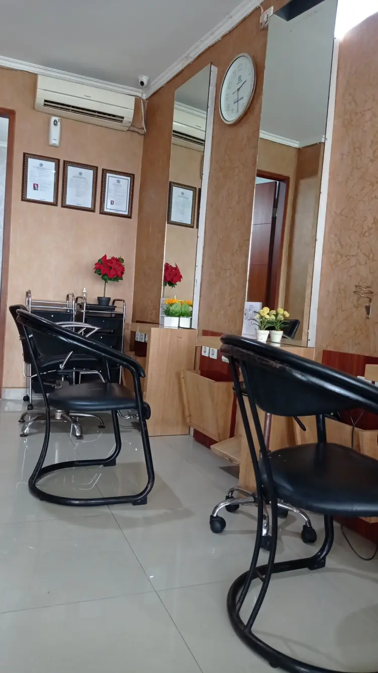 Kirana Beauty Salon 1