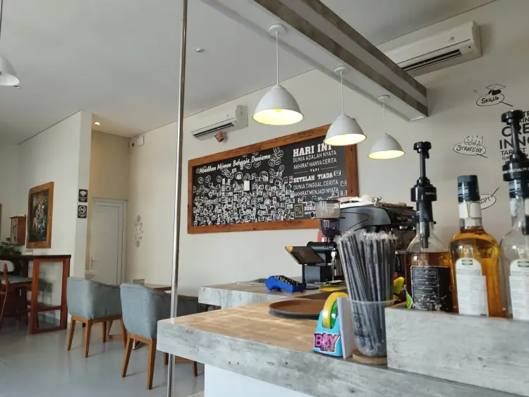 Dunia Akhirat Coffee & Eatery 8