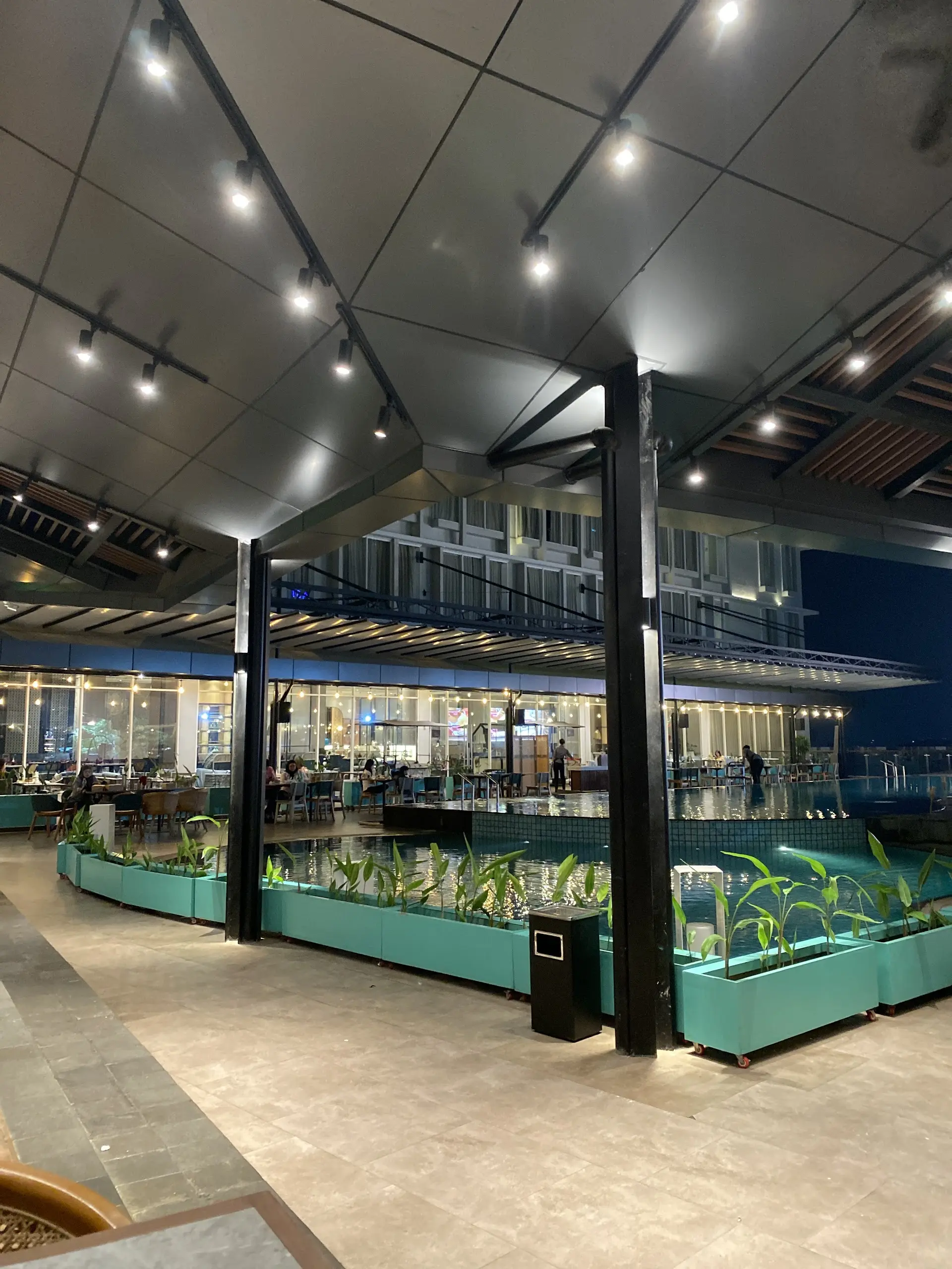 4.8 stars on Google, but a 2-hour wait for scorched rice? 4