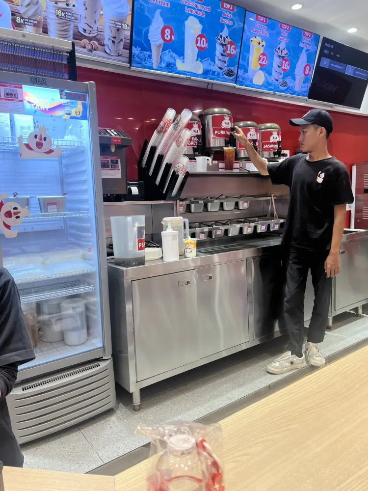 MIXUE Supermall Karawaci 9