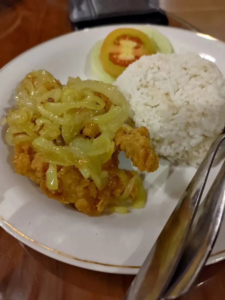 NDALEM DEWOBROTO CAFE & RESTO 10