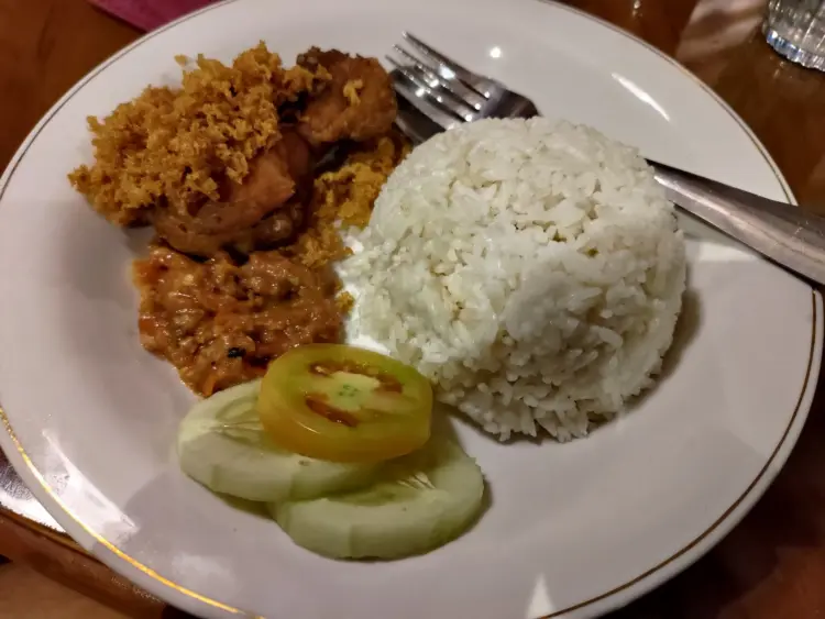 NDALEM DEWOBROTO CAFE & RESTO 9