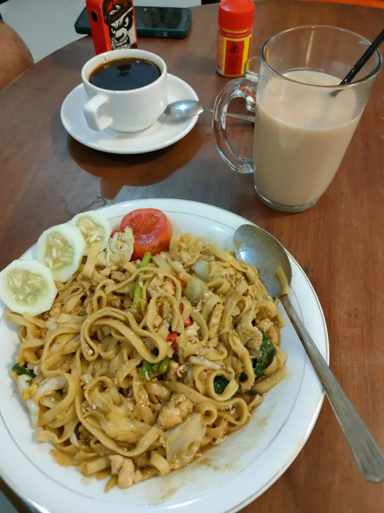 NDALEM DEWOBROTO CAFE & RESTO 8