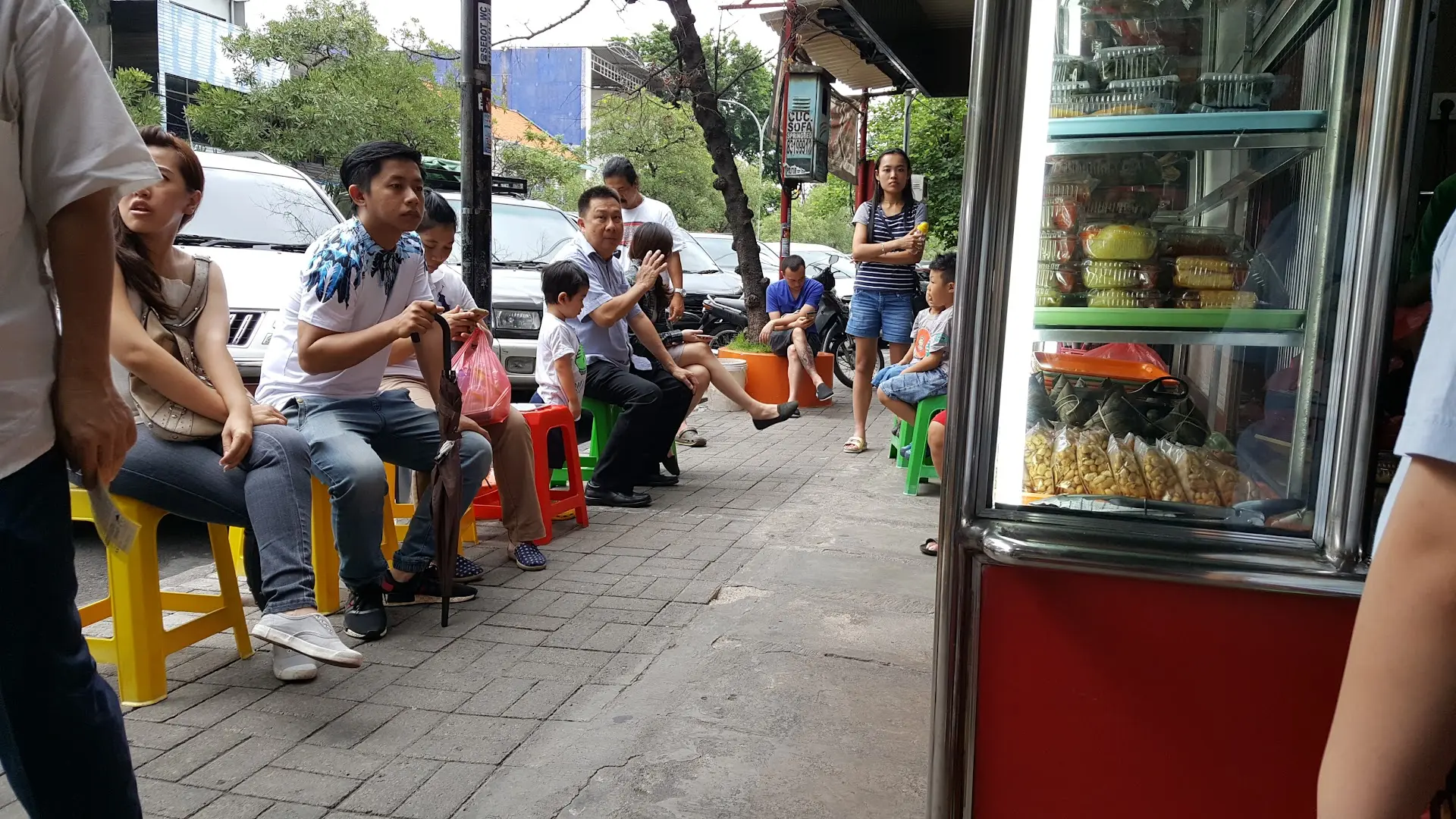 Surabaya's Hyped Legendary Old Shop: Still Worth the Queue? 1