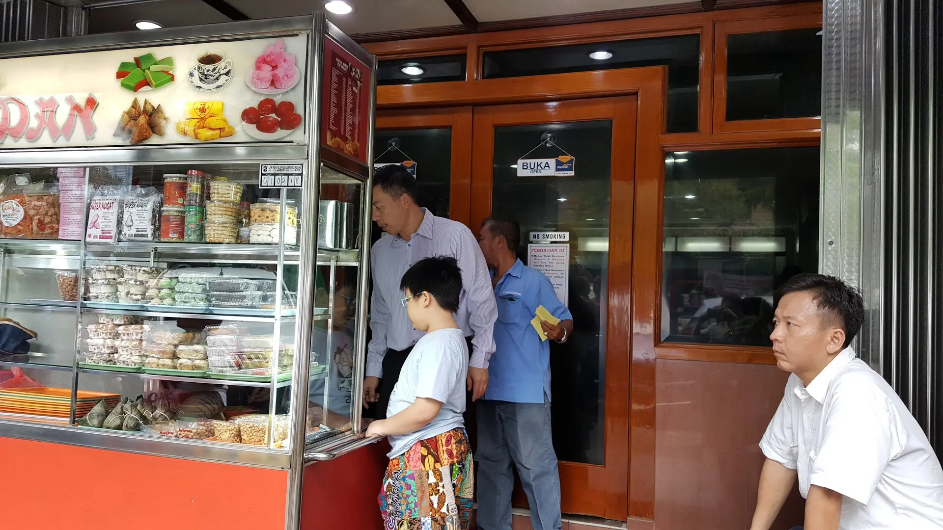 Surabaya's Hyped Legendary Old Shop: Still Worth the Queue? 2