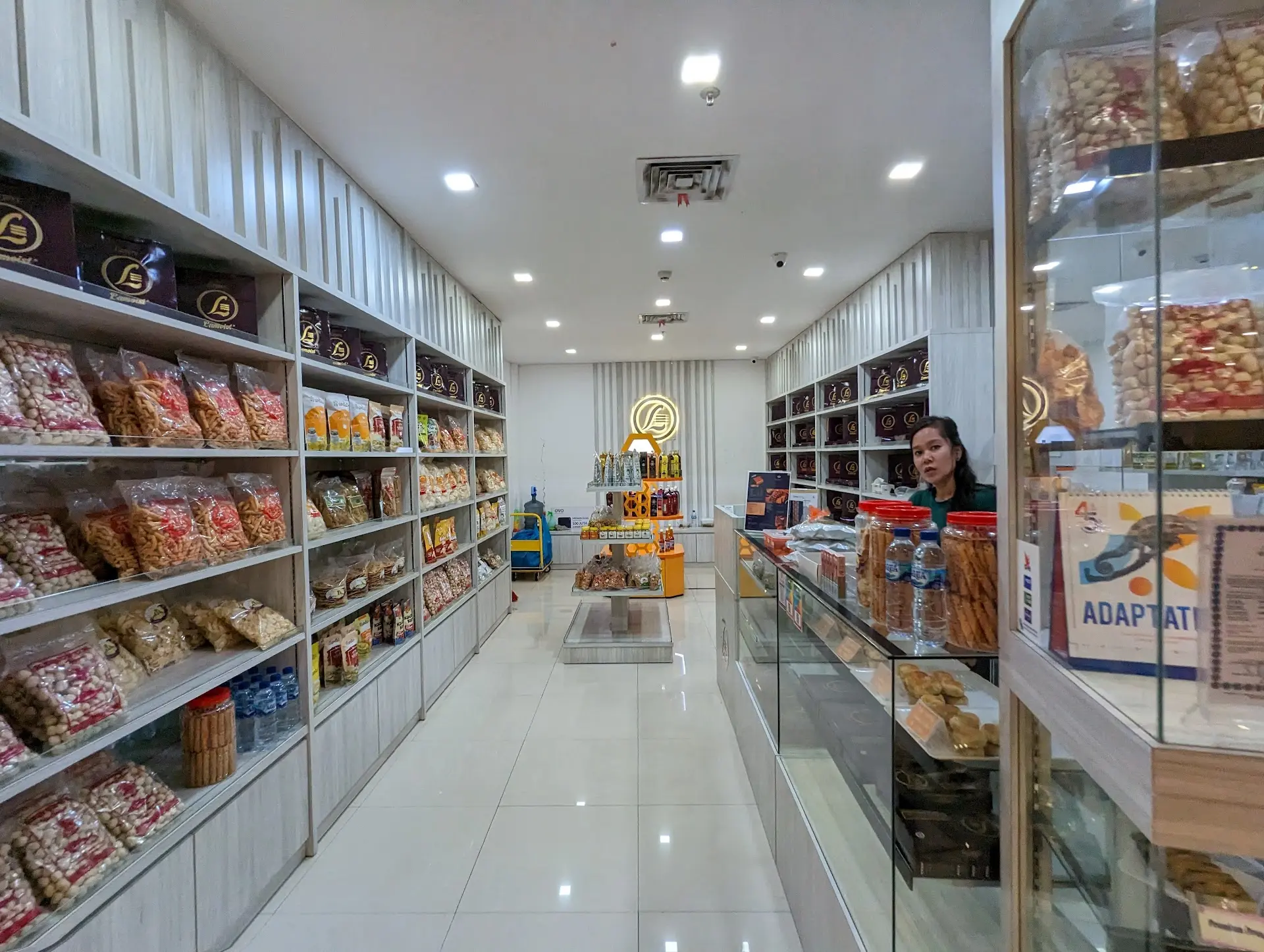 5.0 stars on Google, what's the deal with this Wharf Layer Cake? 5