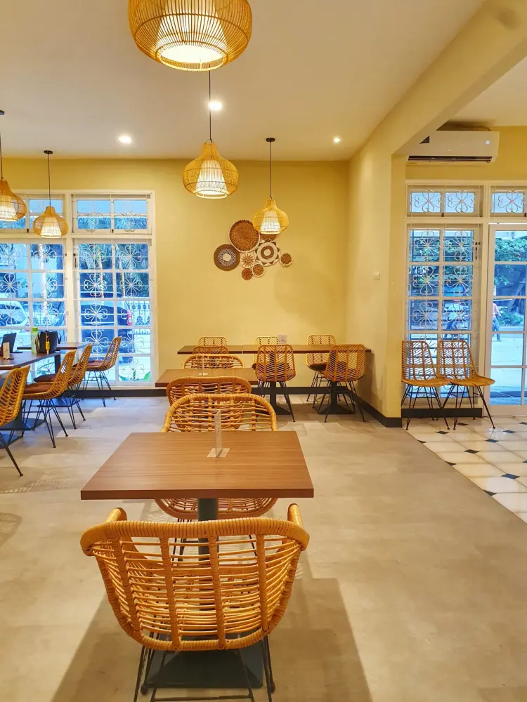 Mister Mayor Cafe & Resto 2