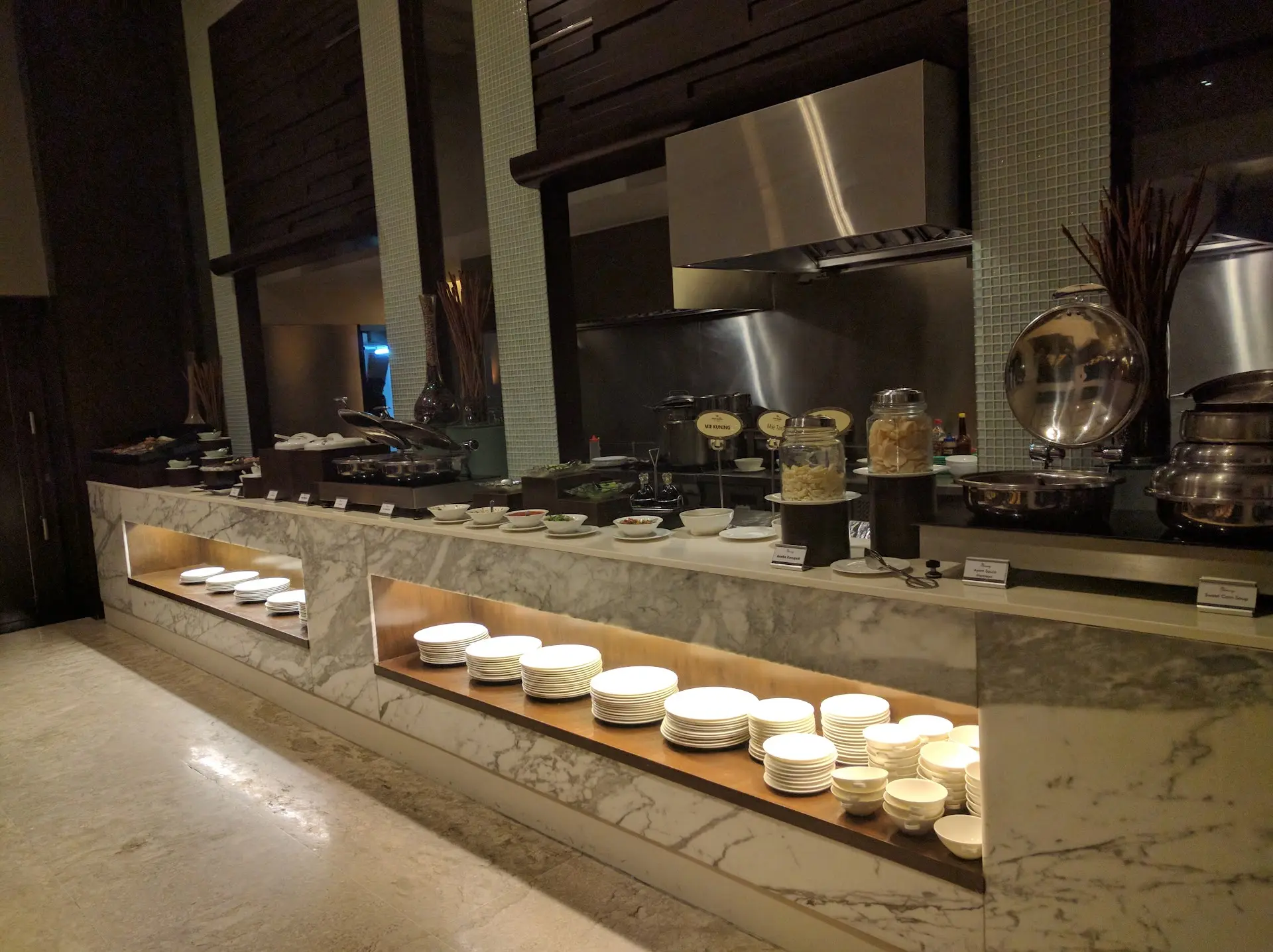 雅加达这家4.6分酒店自助，我劝你别去（除非你是素食者） 1