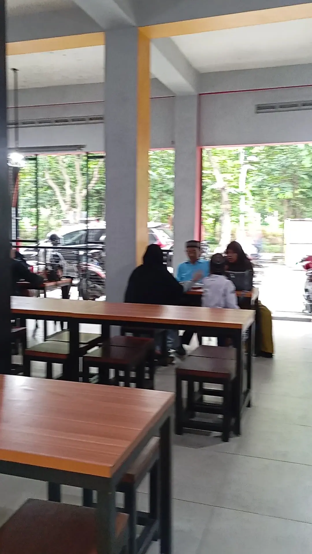 1万块吃牛排还带娃免费玩？梭罗这家店老板到底图啥？ 4