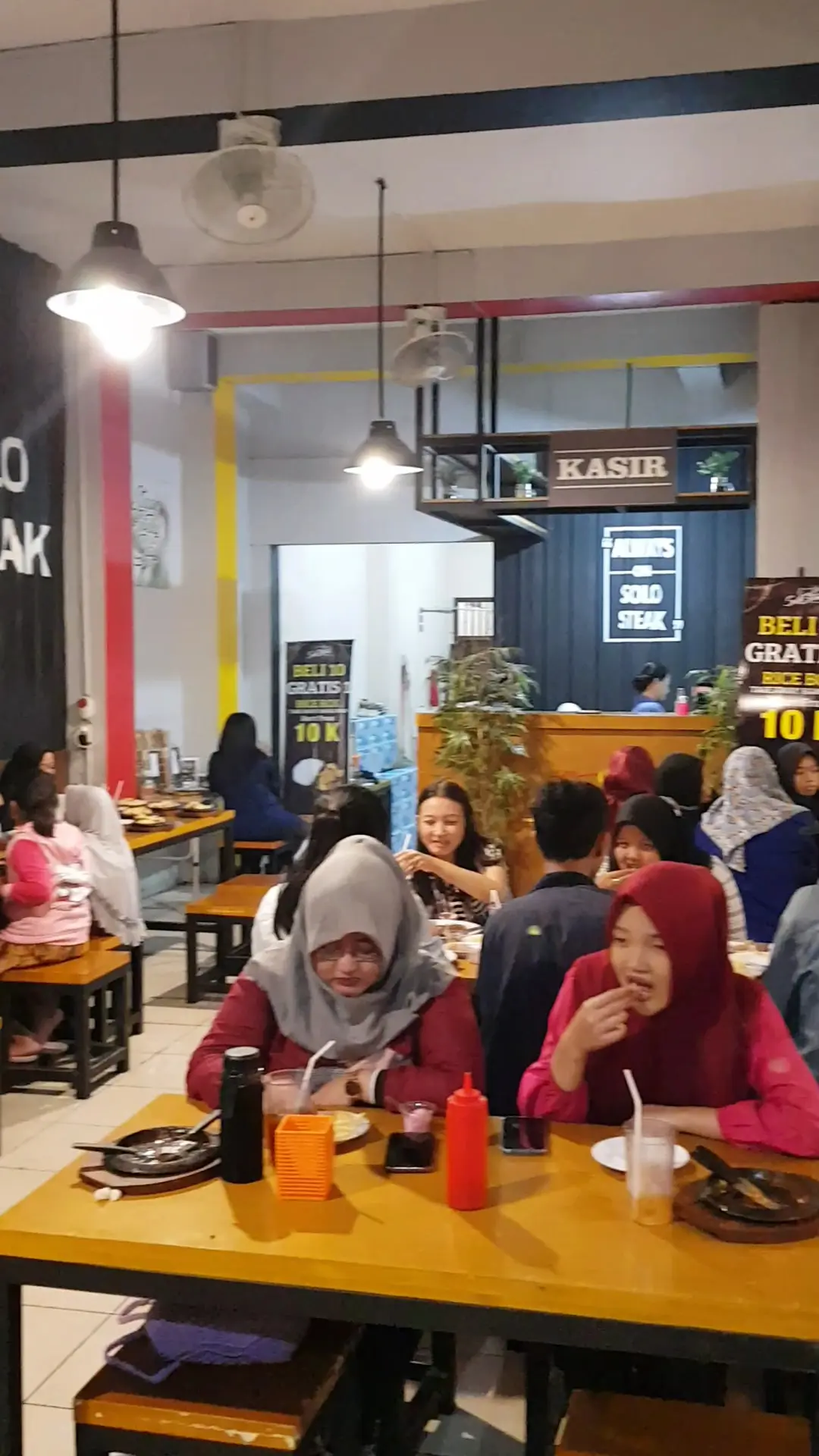 1万块吃牛排还带娃免费玩？梭罗这家店老板到底图啥？ 5