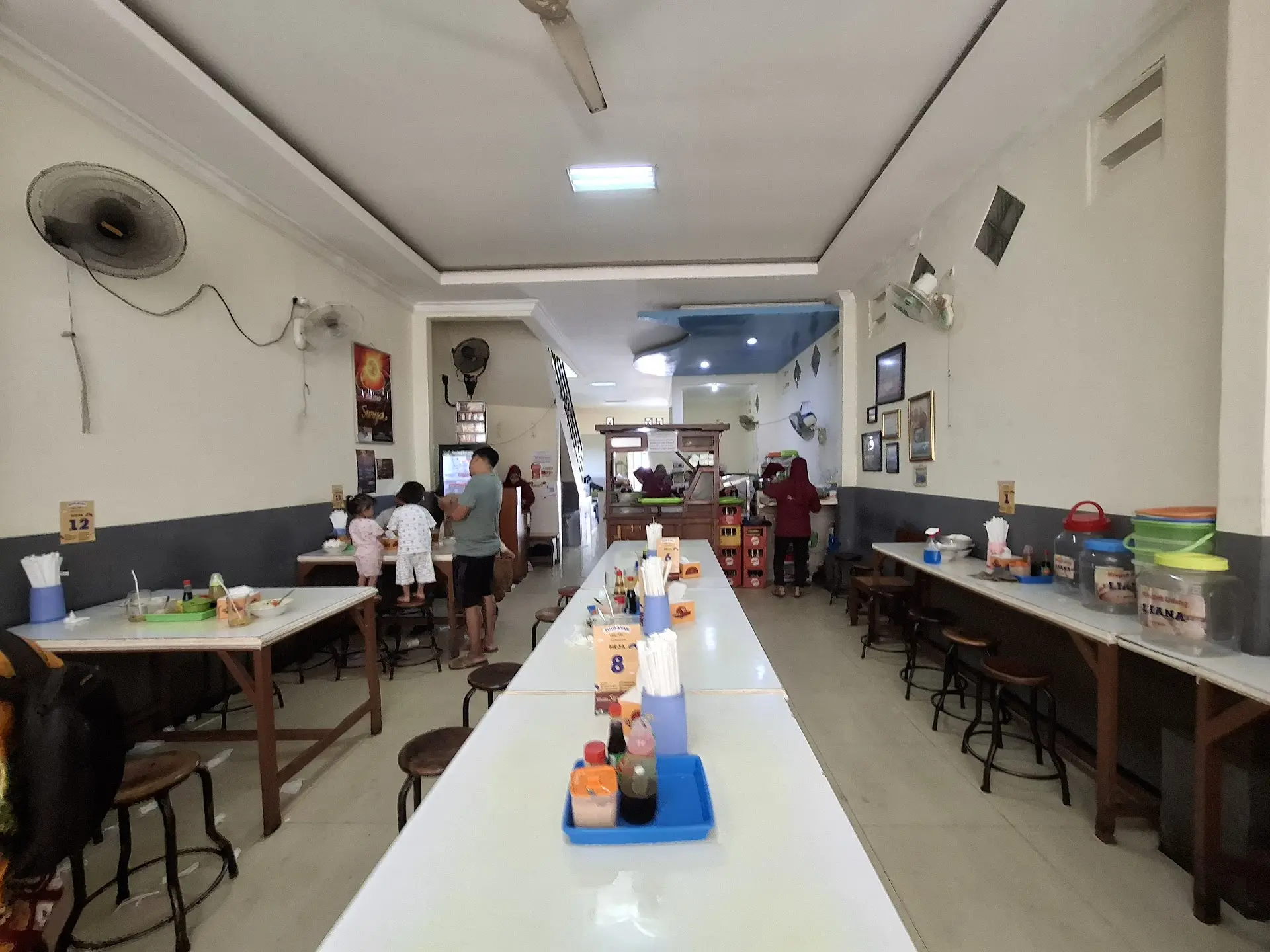 Berani nggak mampir ke gang reot di Surabaya ini, cobain sup ayam legendaris yang beneran asli? 3