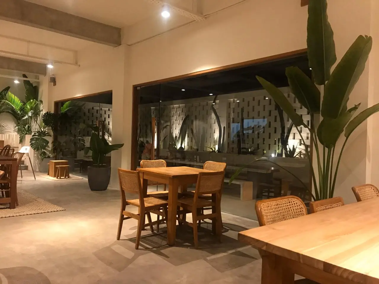 This Legendary Batam Spot is Packed with Singaporeans! Desserts are Divine, But There's a Catch 6