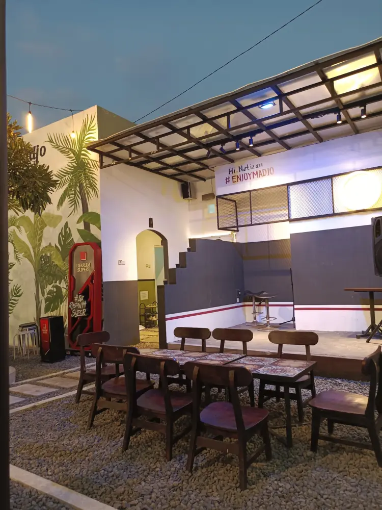 Madjo Coffee & Eat 9