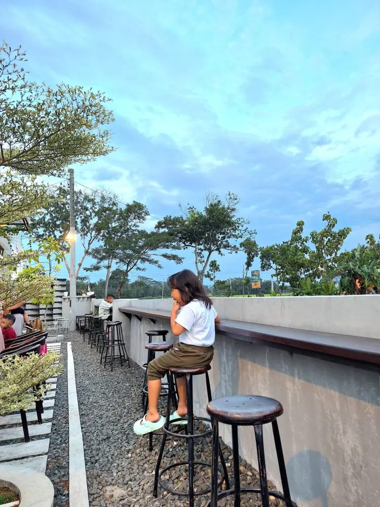 Madjo Coffee & Eat 6