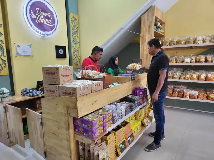 Toko Oleh Oleh Pekanbaru Bolu Kemojo Dapoer Ummi 4