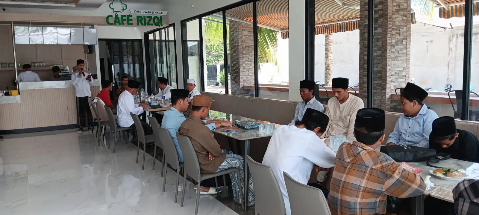 Google 4.9分，服务却被吐槽？楠榜这家台球Cafe我来锐评一下 2