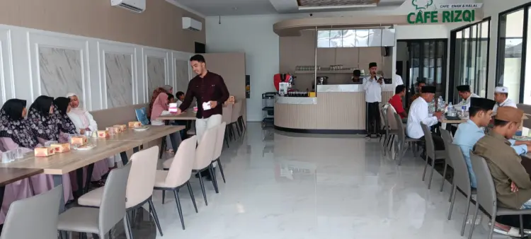 Rizqi Cafe dan Billiard 2