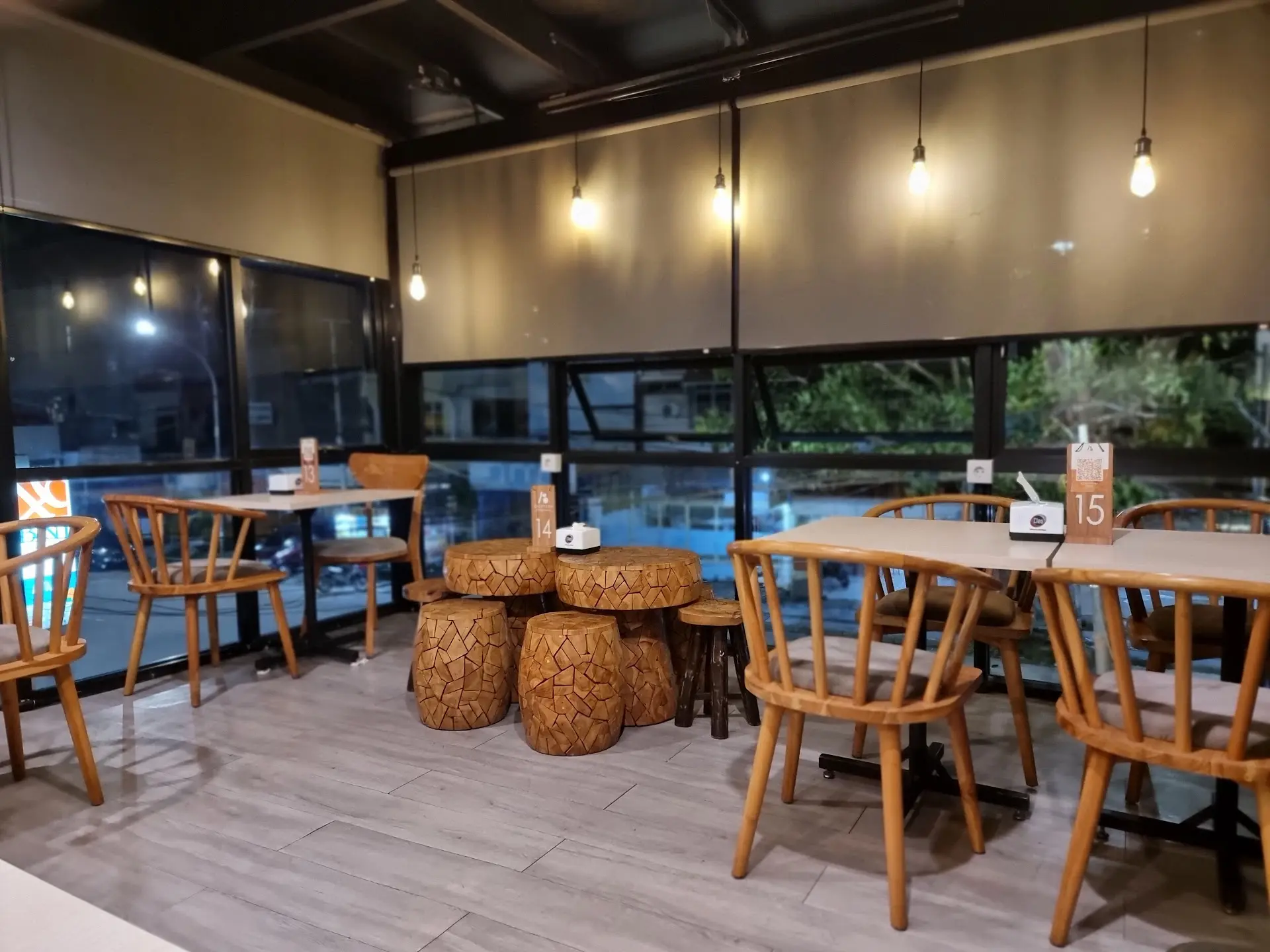 This Makassar spot is Anjay! No laptops on weekends, what kind of move is that? 3