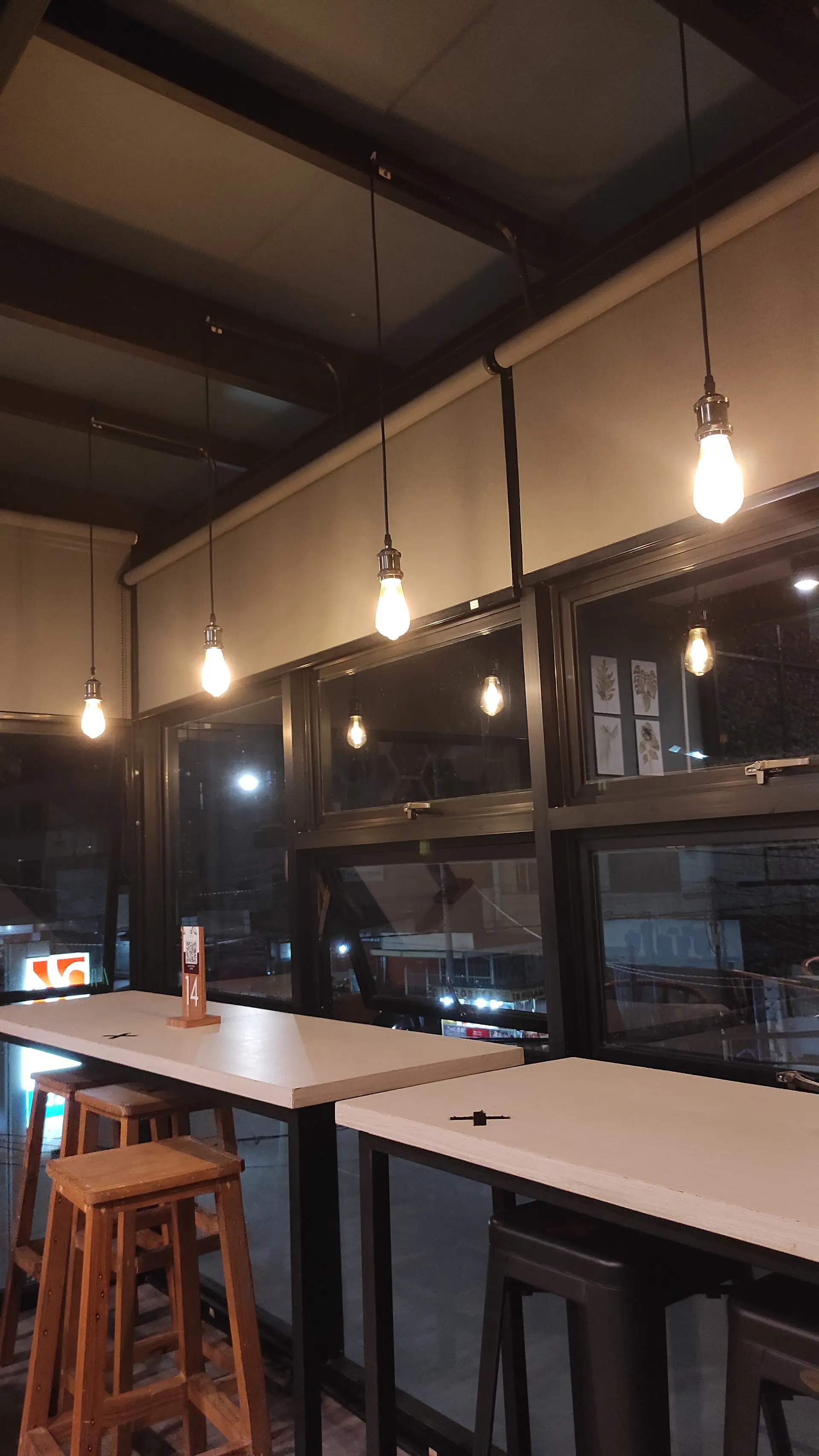 This Makassar spot is Anjay! No laptops on weekends, what kind of move is that? 4