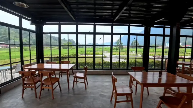 Found a high-end restaurant on a Lake Toba island! Almost thought it was a tourist trap.