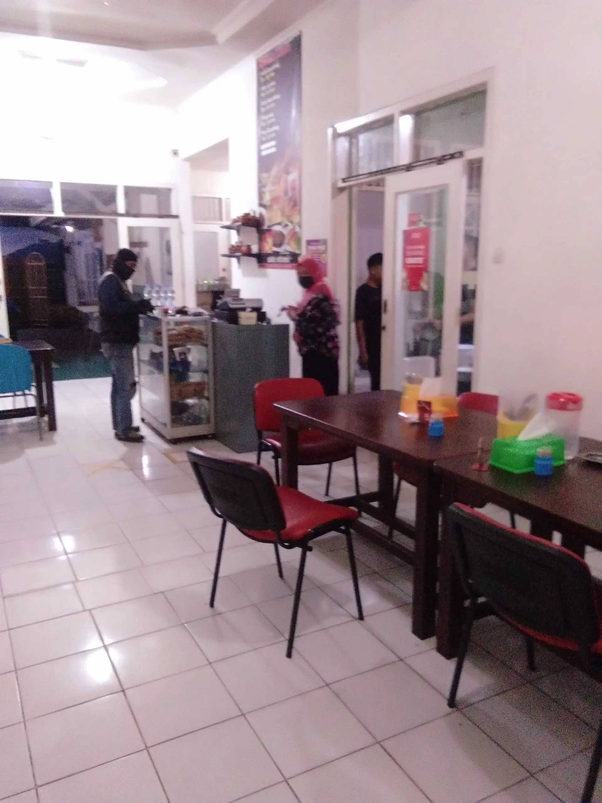 楠榜这家4.6分沙爹,好吃是好吃,但老板能先把电费交了吗? 3