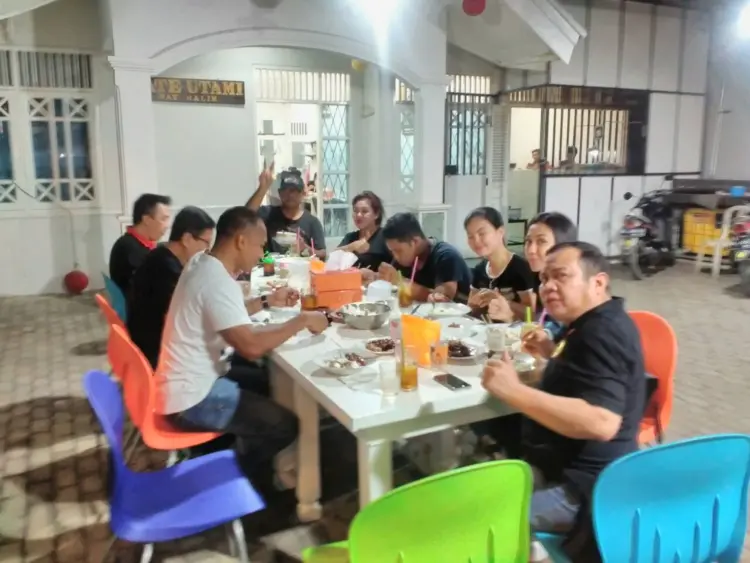 This 4.6-star satay in Lampung is delicious, but can the owner pay the electricity bill first?