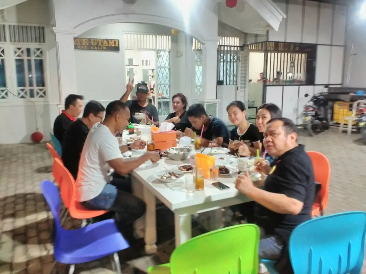 楠榜这家4.6分沙爹,好吃是好吃,但老板能先把电费交了吗? 1