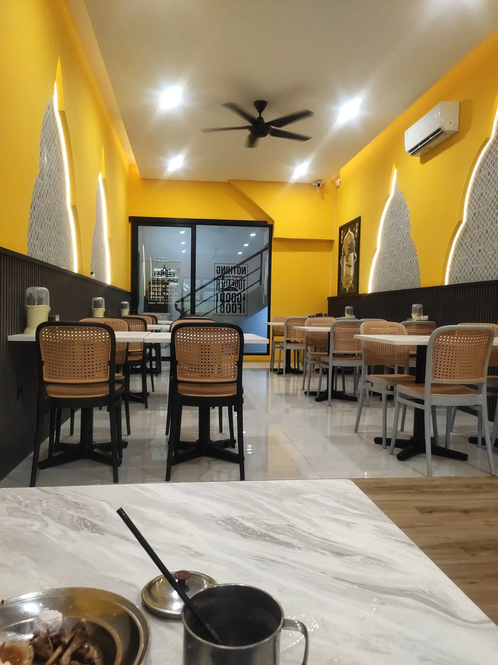 Pecinta masakan Middle East, merapat! Kebuli di sini Mantap banget, tapi pas bayar WAJIB cek bill ya 3