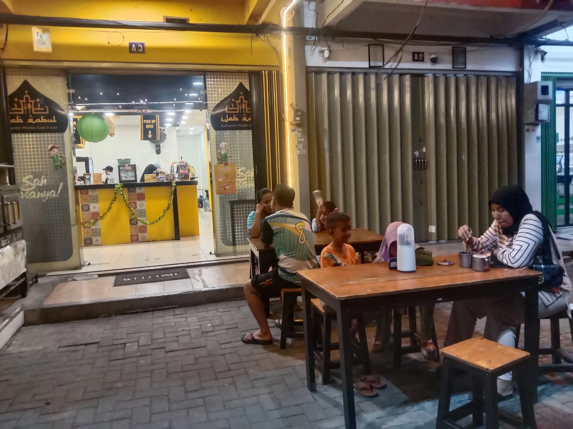 Pecinta masakan Middle East, merapat! Kebuli di sini Mantap banget, tapi pas bayar WAJIB cek bill ya 2