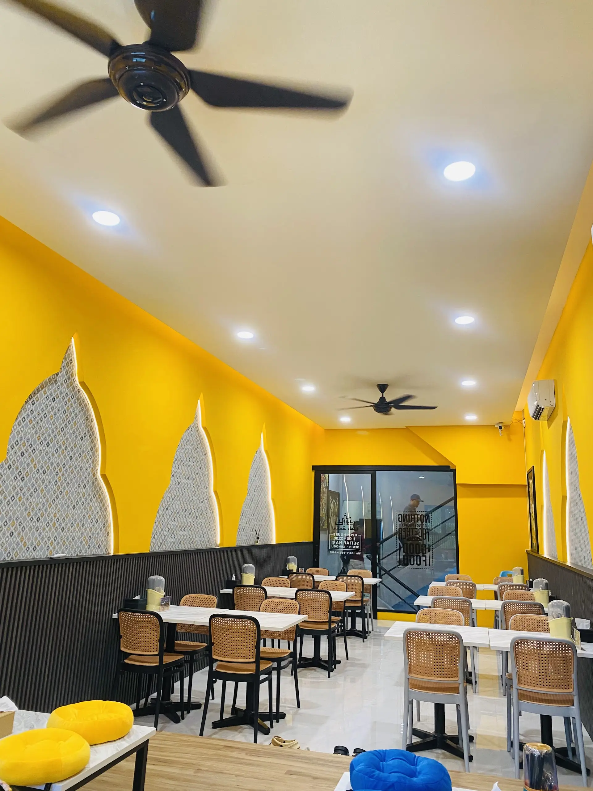 Pecinta masakan Middle East, merapat! Kebuli di sini Mantap banget, tapi pas bayar WAJIB cek bill ya 5