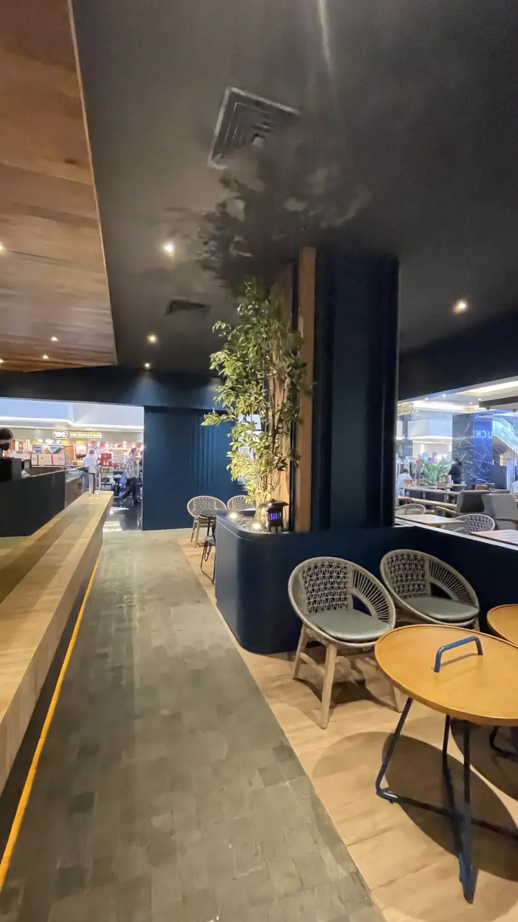 Polly Cafe Foodcentrum 6